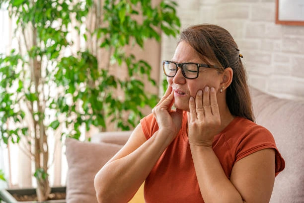 Chiropractor for easy chewing and less jaw pain.