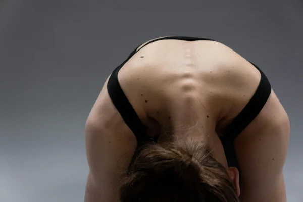 Protecting spine form microtraumas.